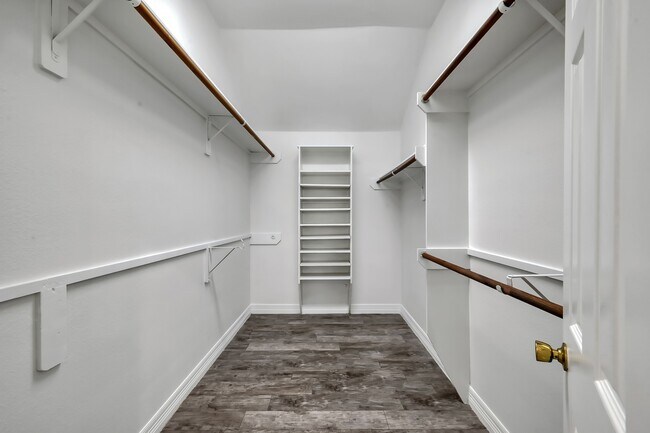 Building Photo - 2007 Louetta Brook Ct