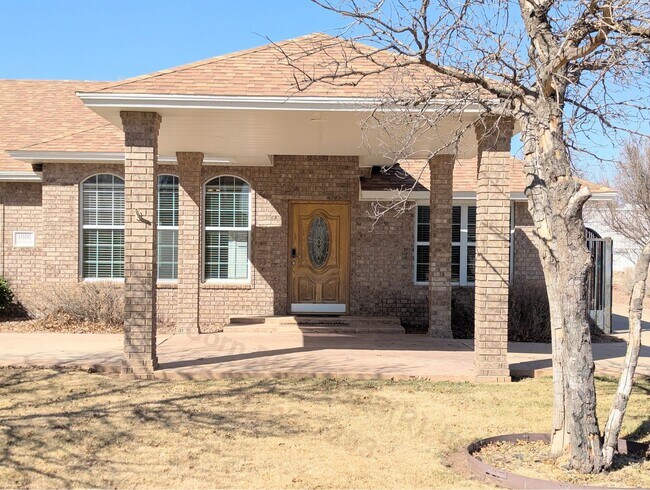 Building Photo - Luxurious Relaxation in Raintree