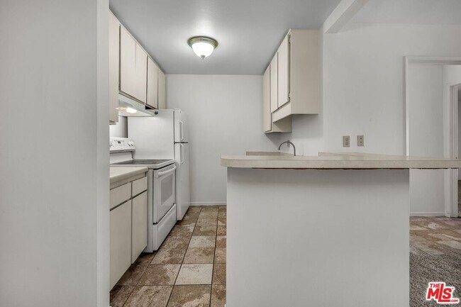 Building Photo - 7777 W 91st St