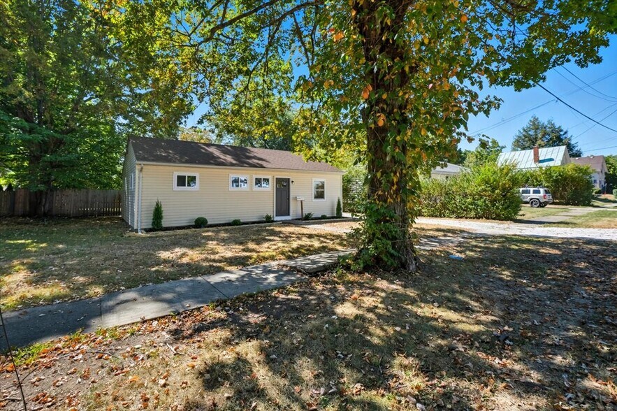 Building Photo - 710 E Chestnut St