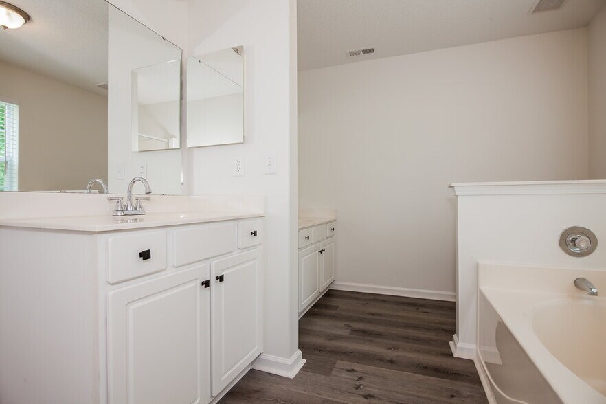 Building Photo - 8631 Bodkin Ct