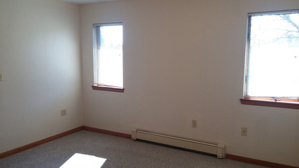 bedroom with lots of natural light - 202 S Maple Ave