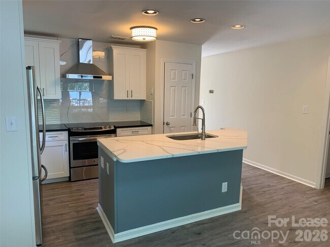 Building Photo - 672 Portside Dr