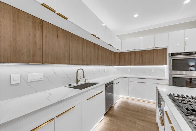 Building Photo - 602 W 28th St