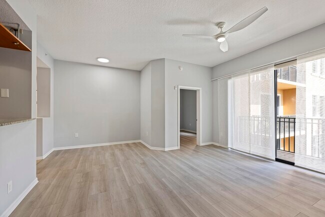 Building Photo - 511 Lucerne Ave