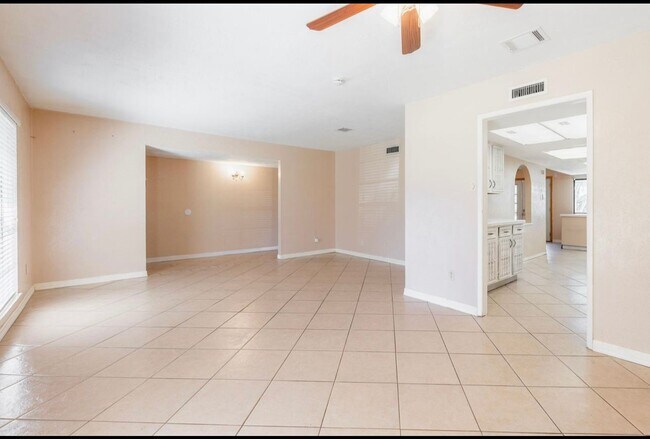 Building Photo - 5126 Sprey Dr