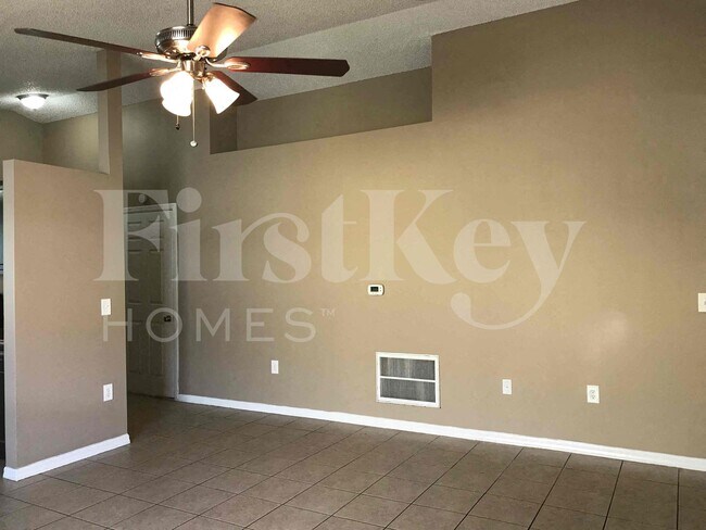 Building Photo - 6524 Viewpoint Ct