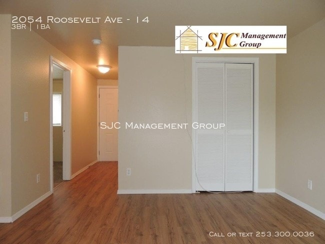 Building Photo - 2054 Roosevelt Ave