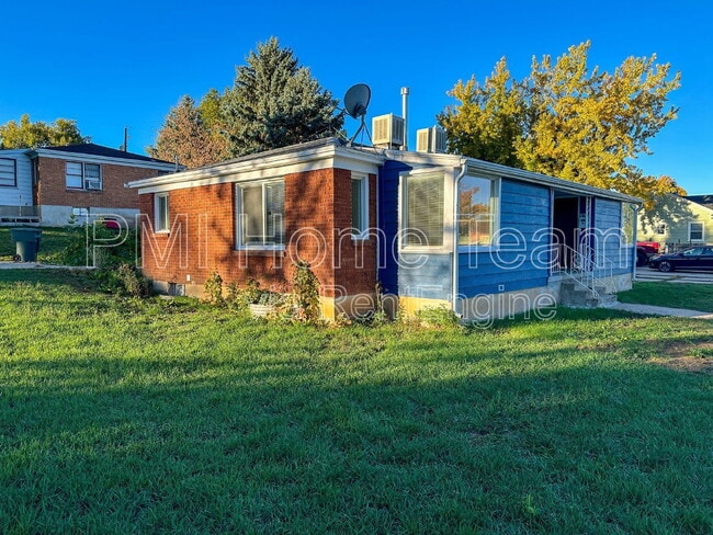 Building Photo - 889 Bel Mar Dr
