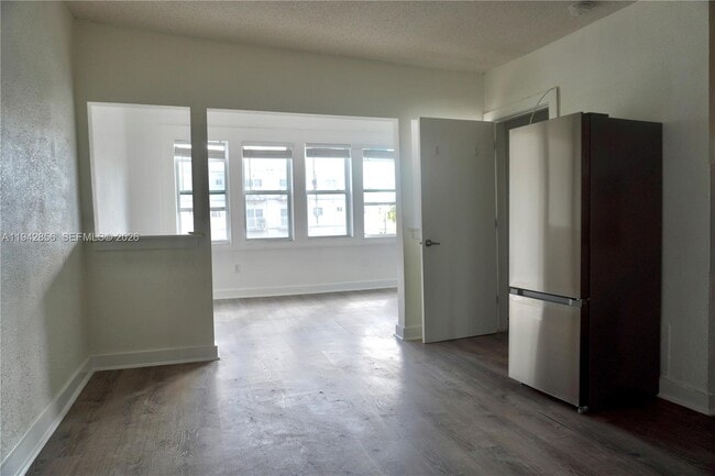 Building Photo - 501 SW 6th Ct