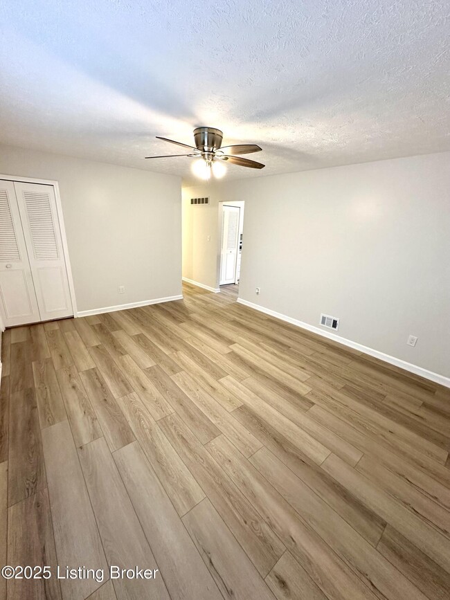 Building Photo - 6203 Lynnchester Dr