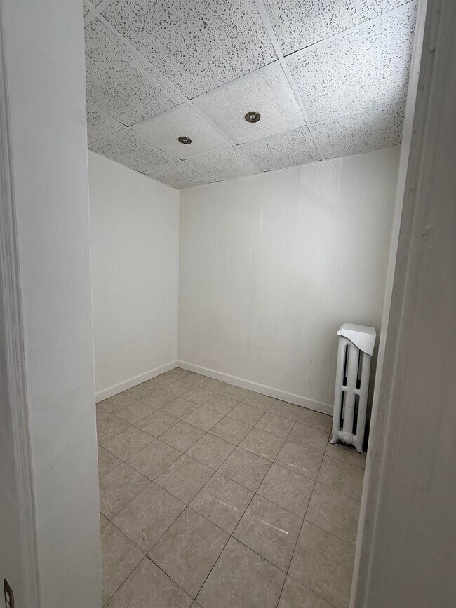 Building Photo - 406 67th St
