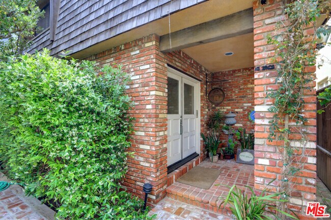 Building Photo - 23752 Malibu Rd