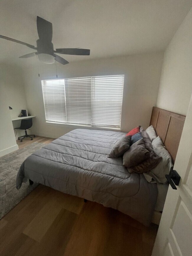 Building Photo - Bentonville Townhouse!