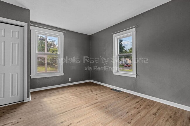 Building Photo - 2724 Pasteur Ave