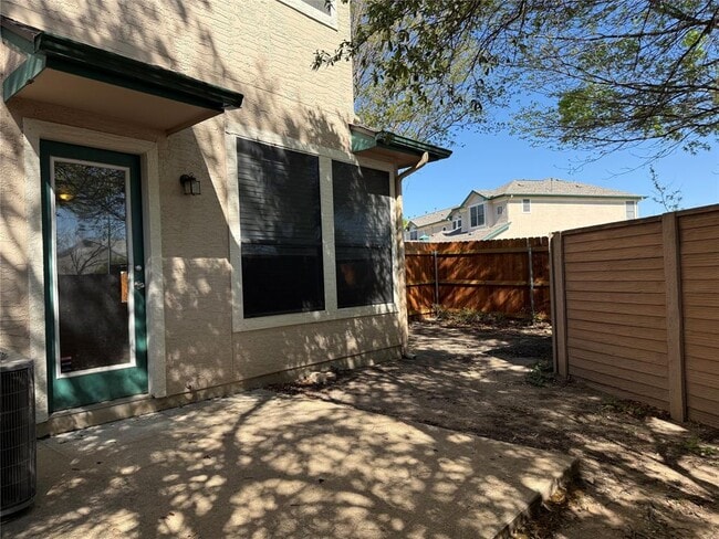 Building Photo - 2100 Pipers Field Dr