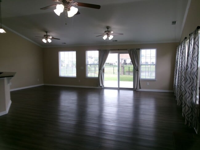 Building Photo - 4 bedroom, 3 bath home in Surfside Beach Club
