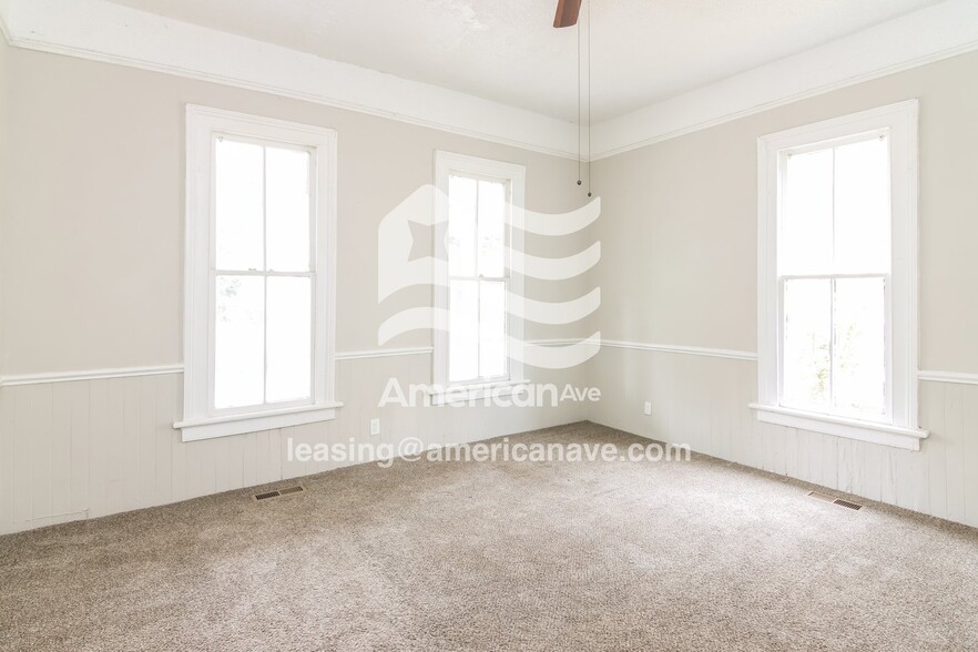 Building Photo - 1028 31st St