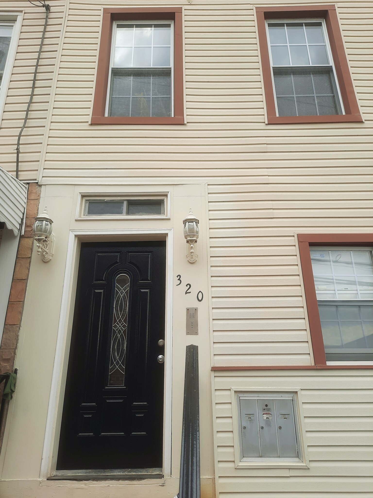 Building Photo - 320 6th St