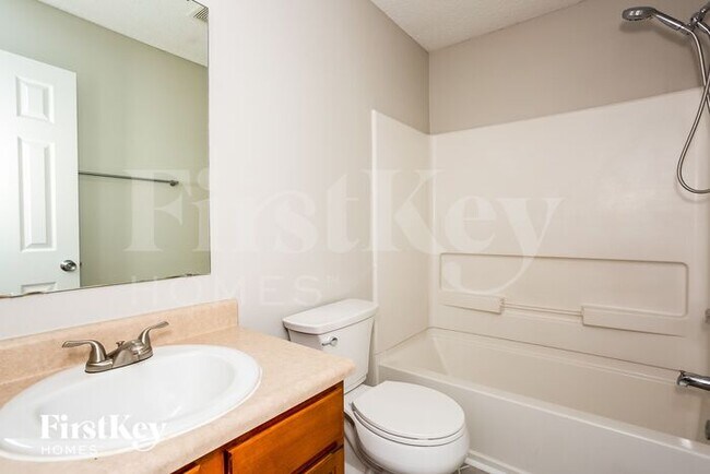 Building Photo - 15358 Border Dr