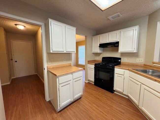 Building Photo - Come see this great single-story home available in Buckingham Estates subdivision!