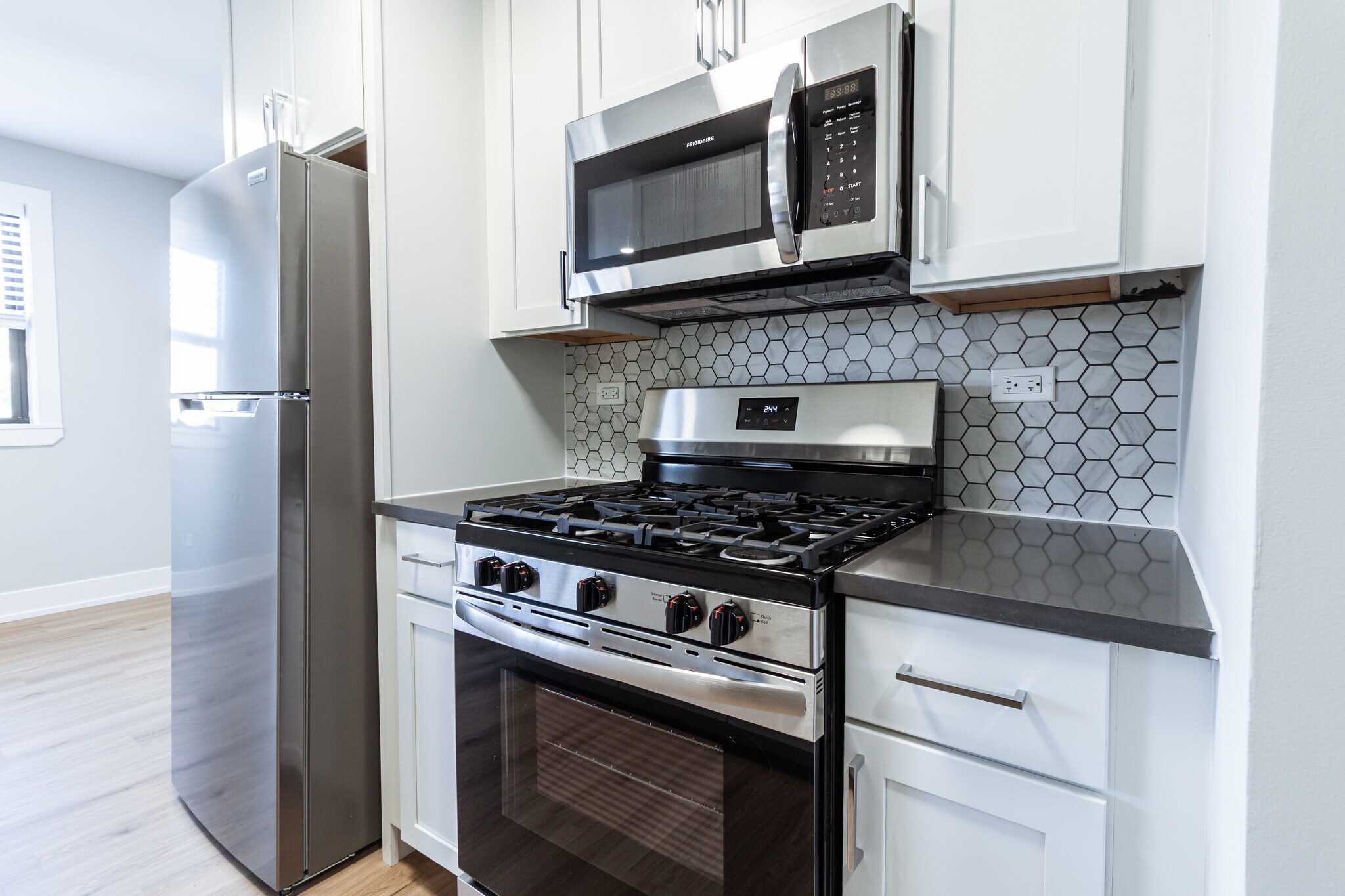 Building Photo - 520 W Aldine Ave