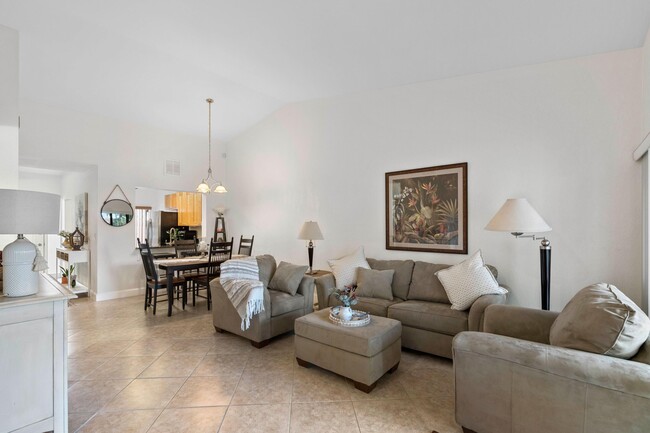 Building Photo - 7581 English Ct