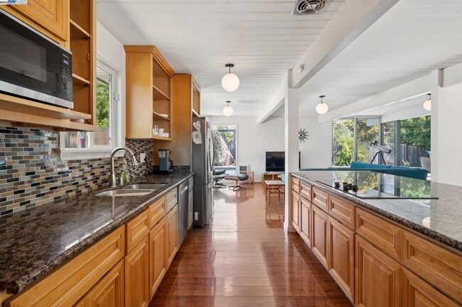Building Photo - 3767 Gainsborough Dr