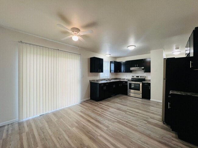 Building Photo - KHR-2711/2713-48-S