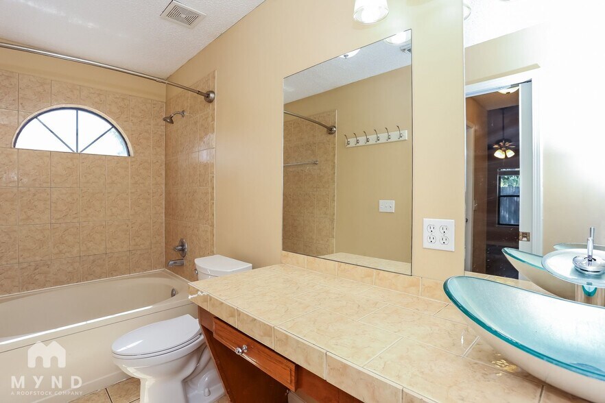 Building Photo - 2631 Moorsfield Ln