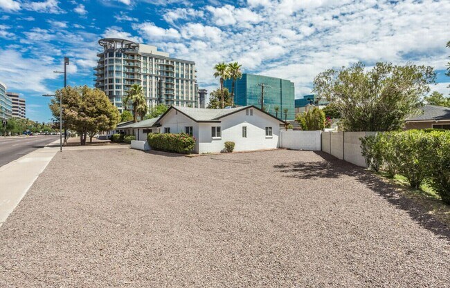 Building Photo - New Rental Price: $2,700 per month (utilities included). Special Conditions: Immediate move-in on...