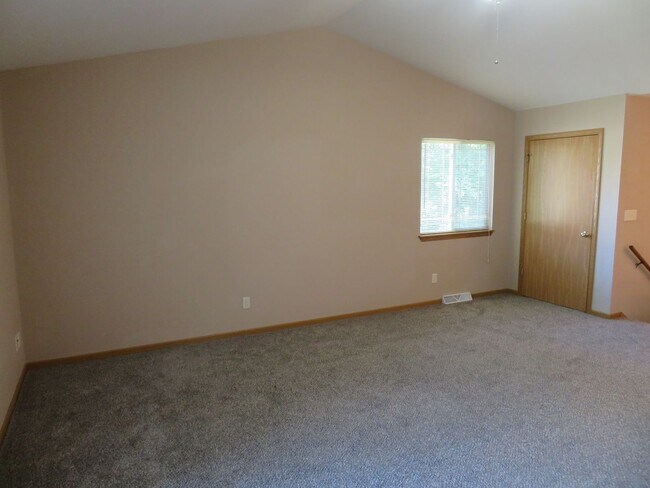 Building Photo - Raco 130/134 Nordic