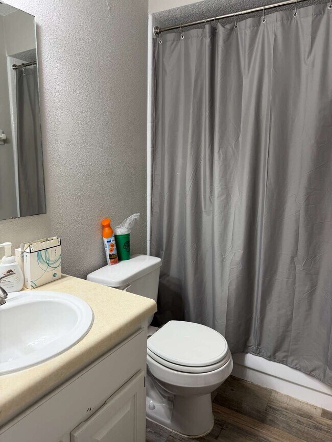 Building Photo - 7665 Jana Ln S