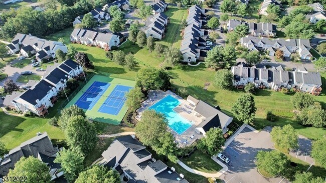 Building Photo - 184 Aster Ct