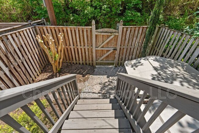 Building Photo - 303 Mt Vernon Ave