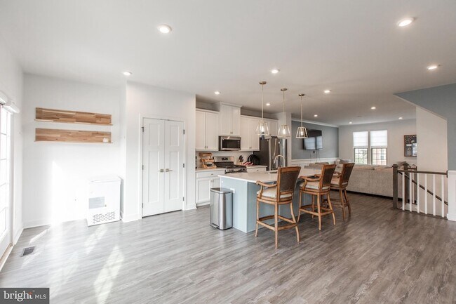 Building Photo - 18105 Red Cedar Rd
