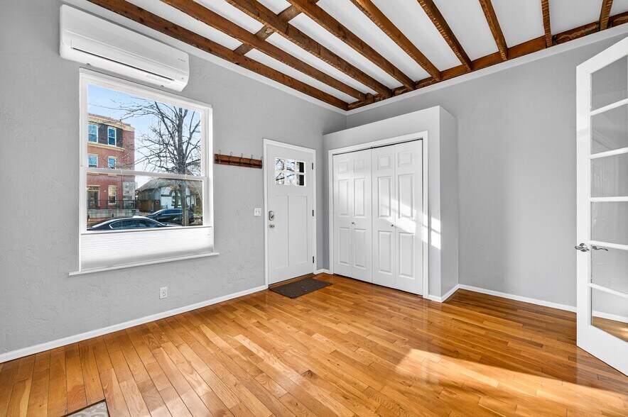 Building Photo - 2419 Tremont Pl