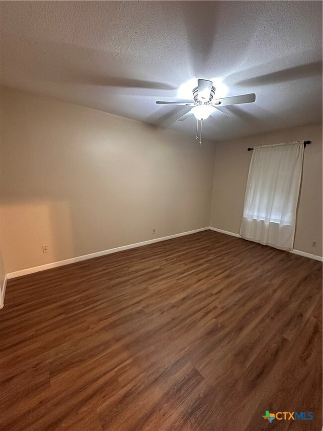 Building Photo - 208 Versailles St