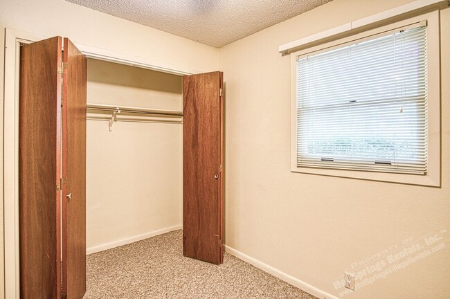 Building Photo - Central Hot Springs Village/Home/Unfurnished