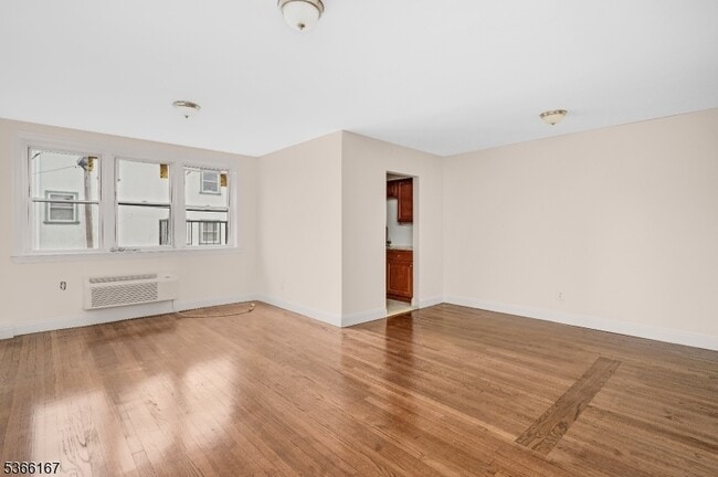 Primary Photo - 372 S Washington Ave