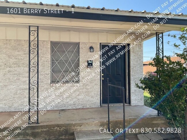 Primary Photo - **AVAILABLE NOW** SPACIOUS 1 BED 1 BATH IN...