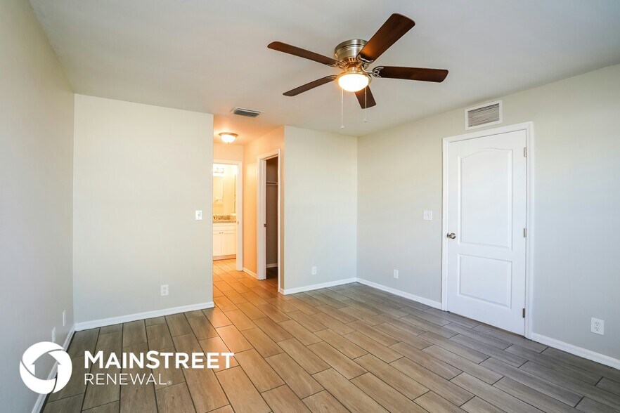 Building Photo - 916 NW 15th Ave