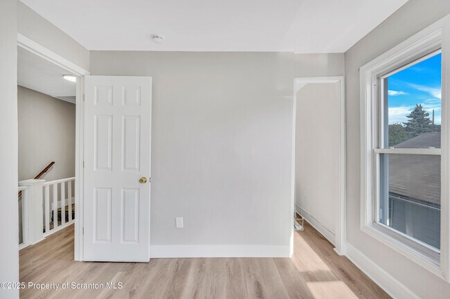 Building Photo - 1413-1415 N Lincoln Ave