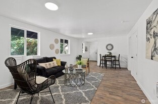 Building Photo - 114 N Gold St