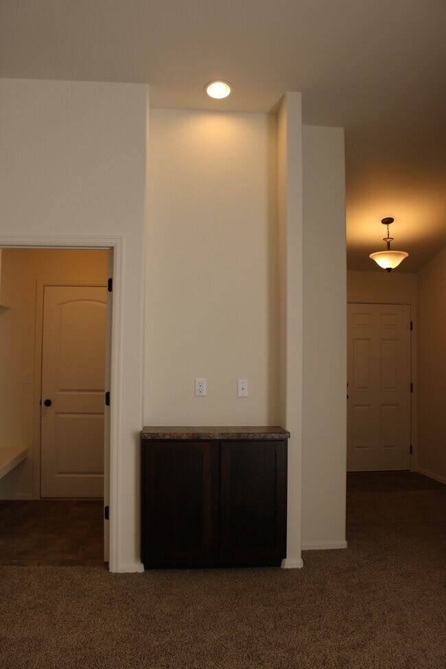 Building Photo - 3 bedroom, 2 bath in Severance!