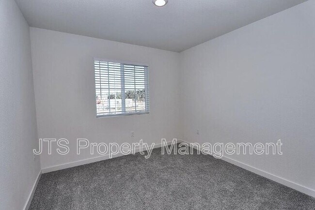 Building Photo - 2097 Shady Tree Cir