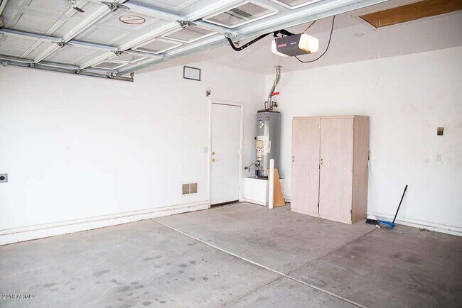 Building Photo - San Tan Ranch Beauty