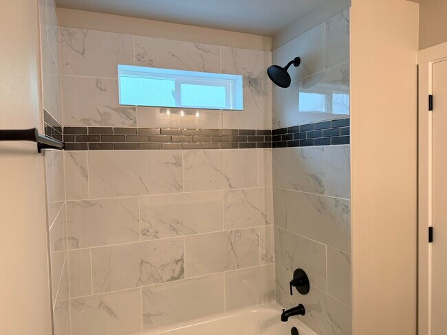 Building Photo - 4937 Sleater Kinney Rd NE