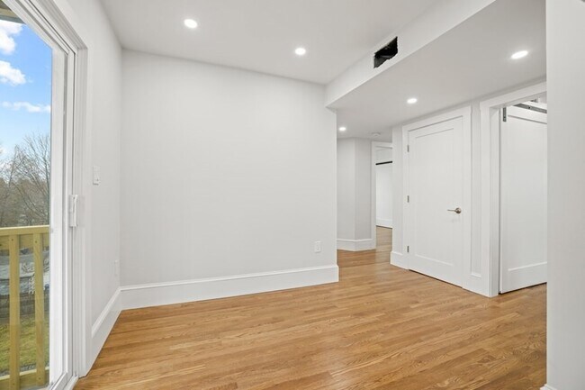 Building Photo - 49 Milwood St