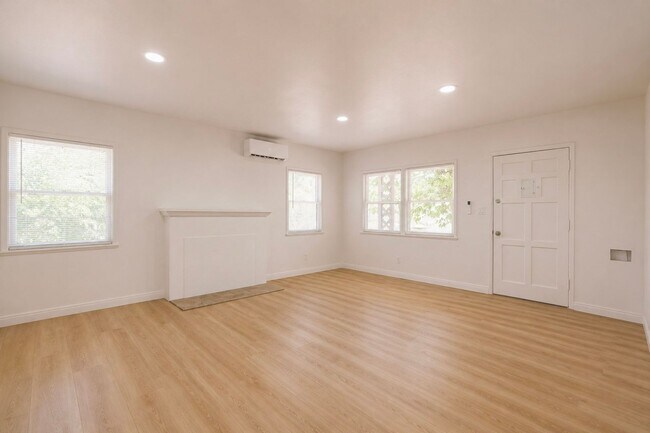 Building Photo - 4723 Arlington Ave
